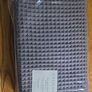 Casaluna Textured Gray Bath Towel